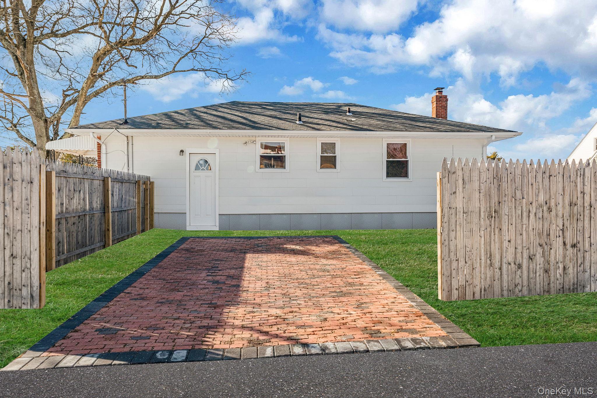 #11 photo, 221 Amsterdam Avenue, West Babylon , NY 11704