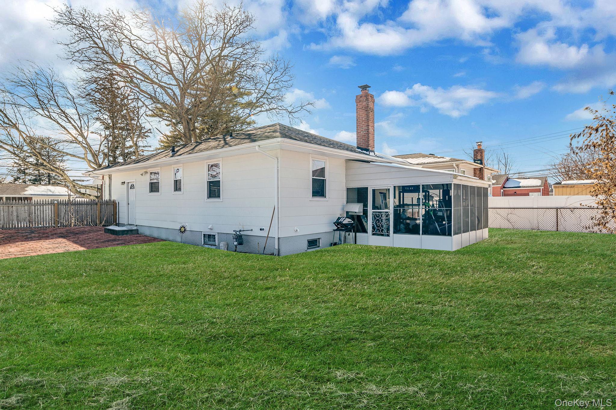 #15 photo, 221 Amsterdam Avenue, West Babylon , NY 11704