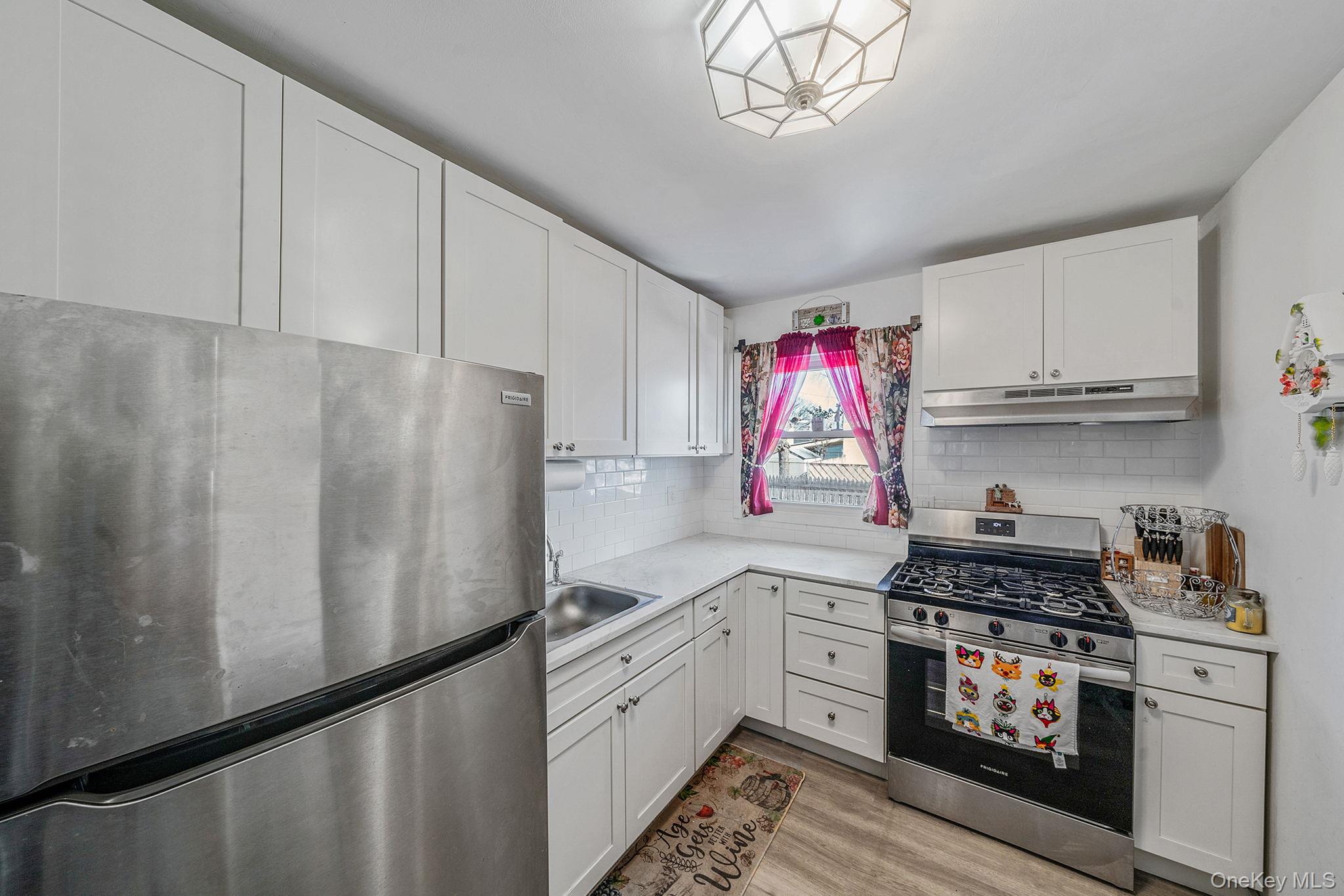 #4 photo, 221 Amsterdam Avenue, West Babylon , NY 11704