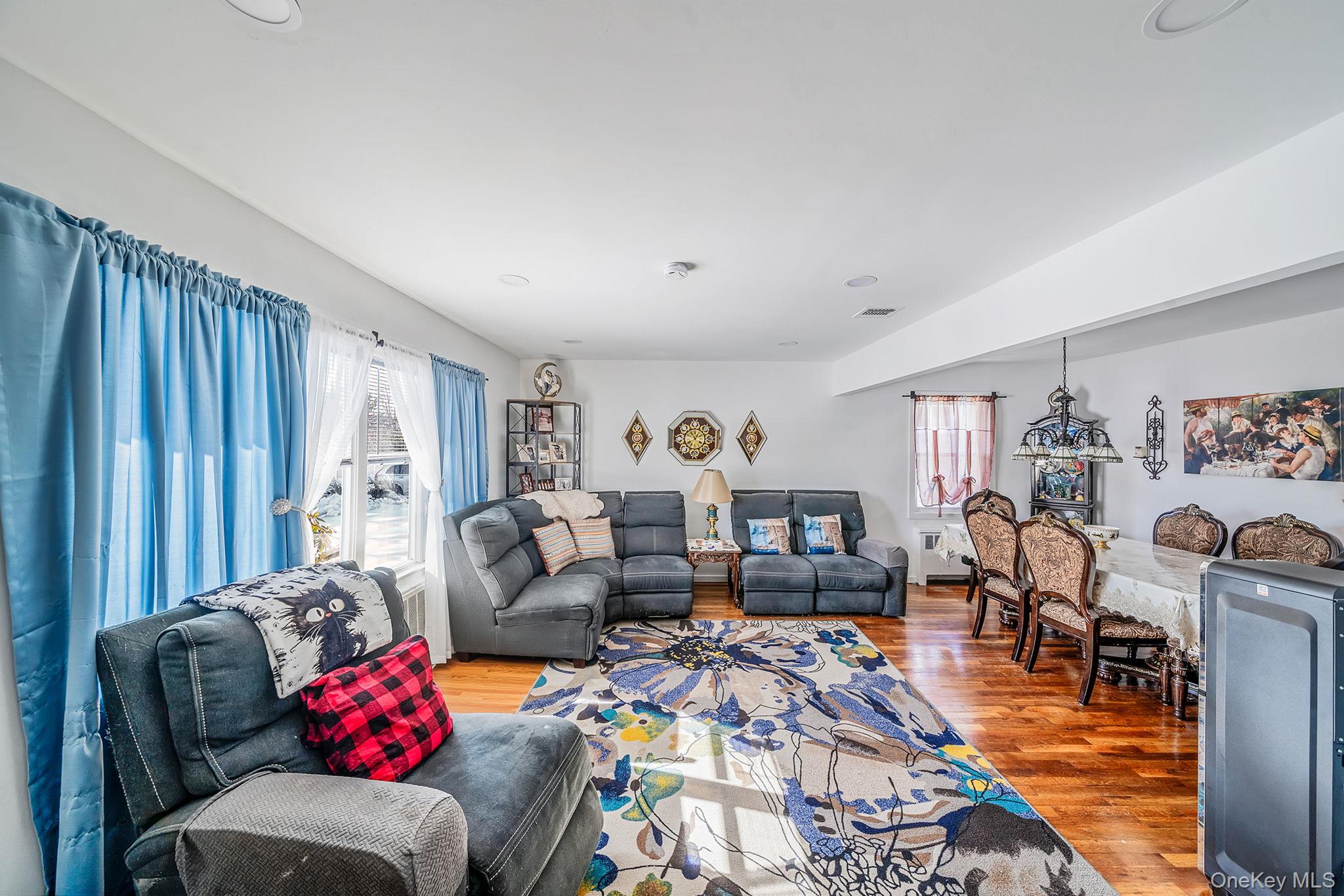 #5 photo, 221 Amsterdam Avenue, West Babylon , NY 11704