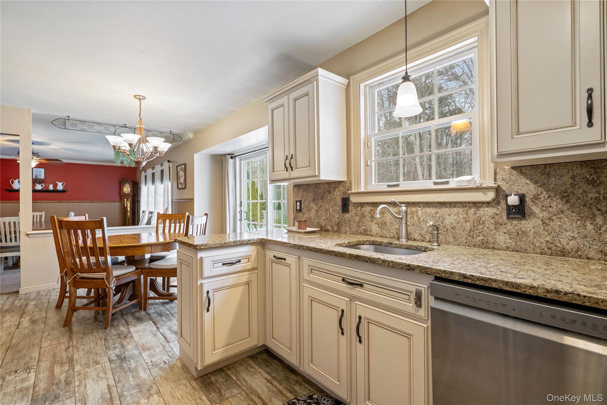 #10 photo, 27 Evelyn Court, Manorville , NY 11949