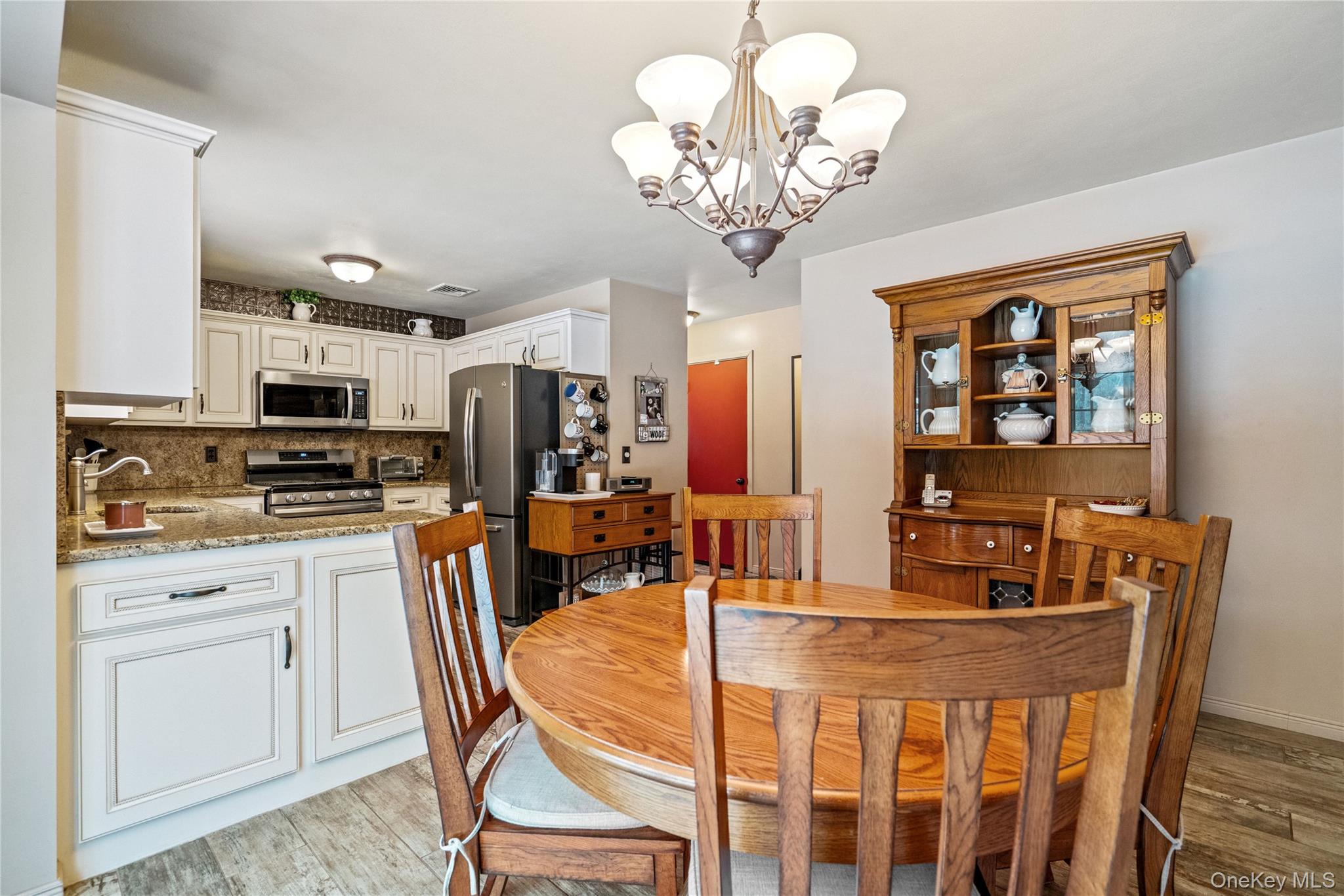 #14 photo, 27 Evelyn Court, Manorville , NY 11949