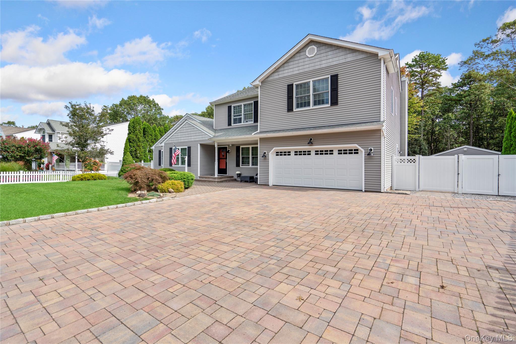 #2 photo, 27 Evelyn Court, Manorville , NY 11949