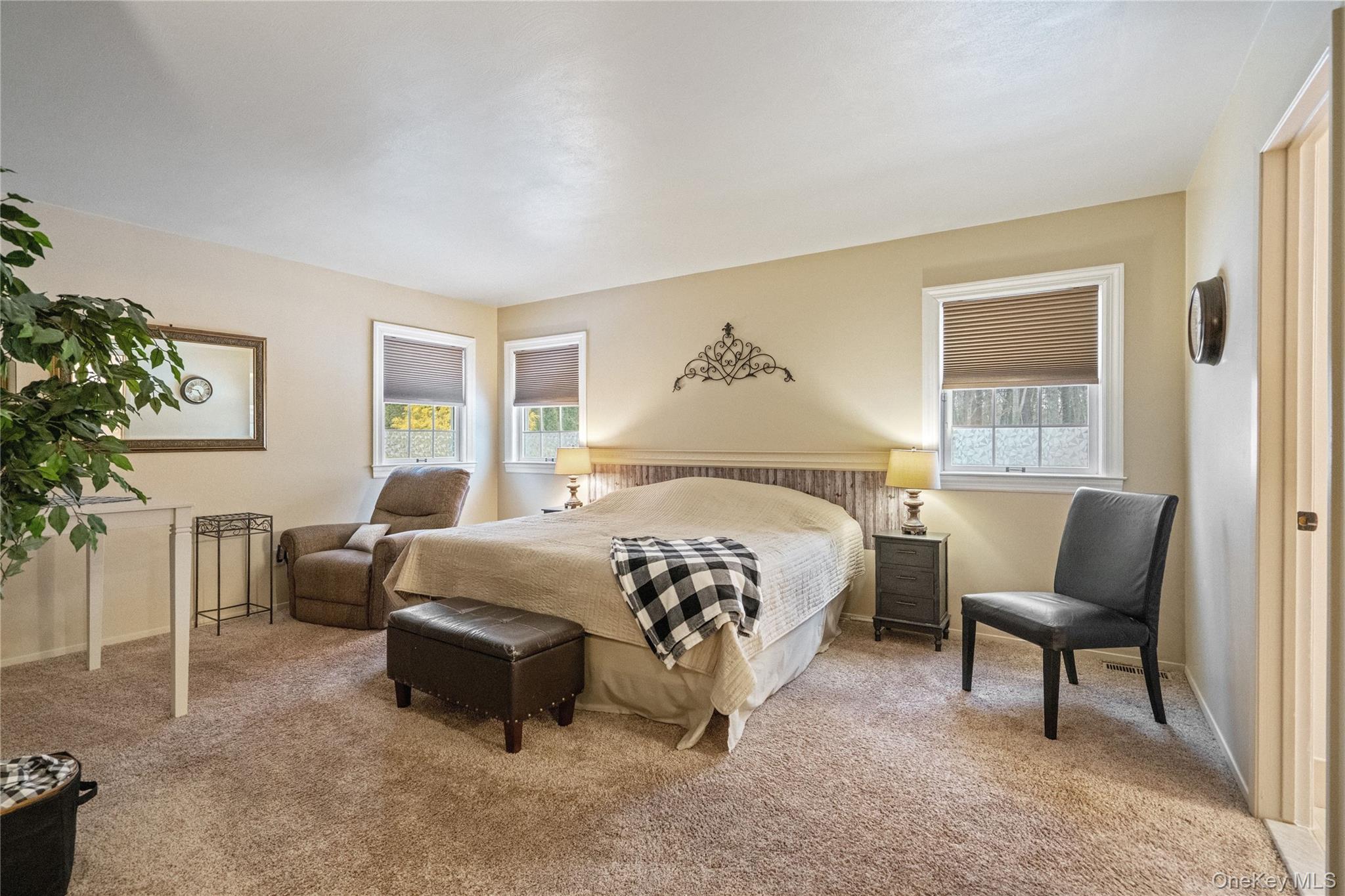 #20 photo, 27 Evelyn Court, Manorville , NY 11949