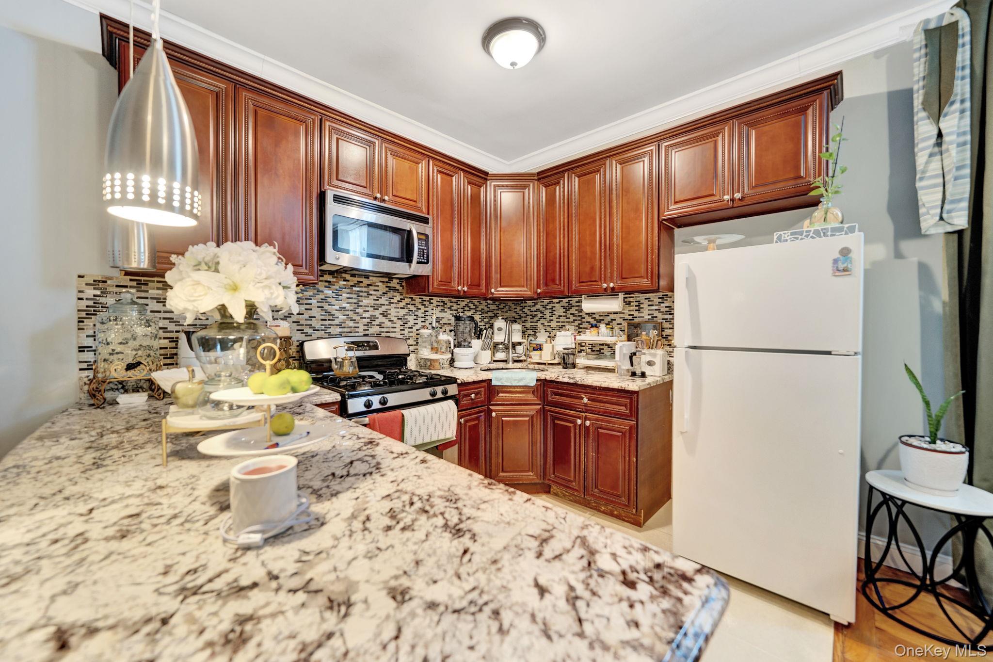 #19 photo, 296 Arlington Avenue, Brooklyn , NY 11208