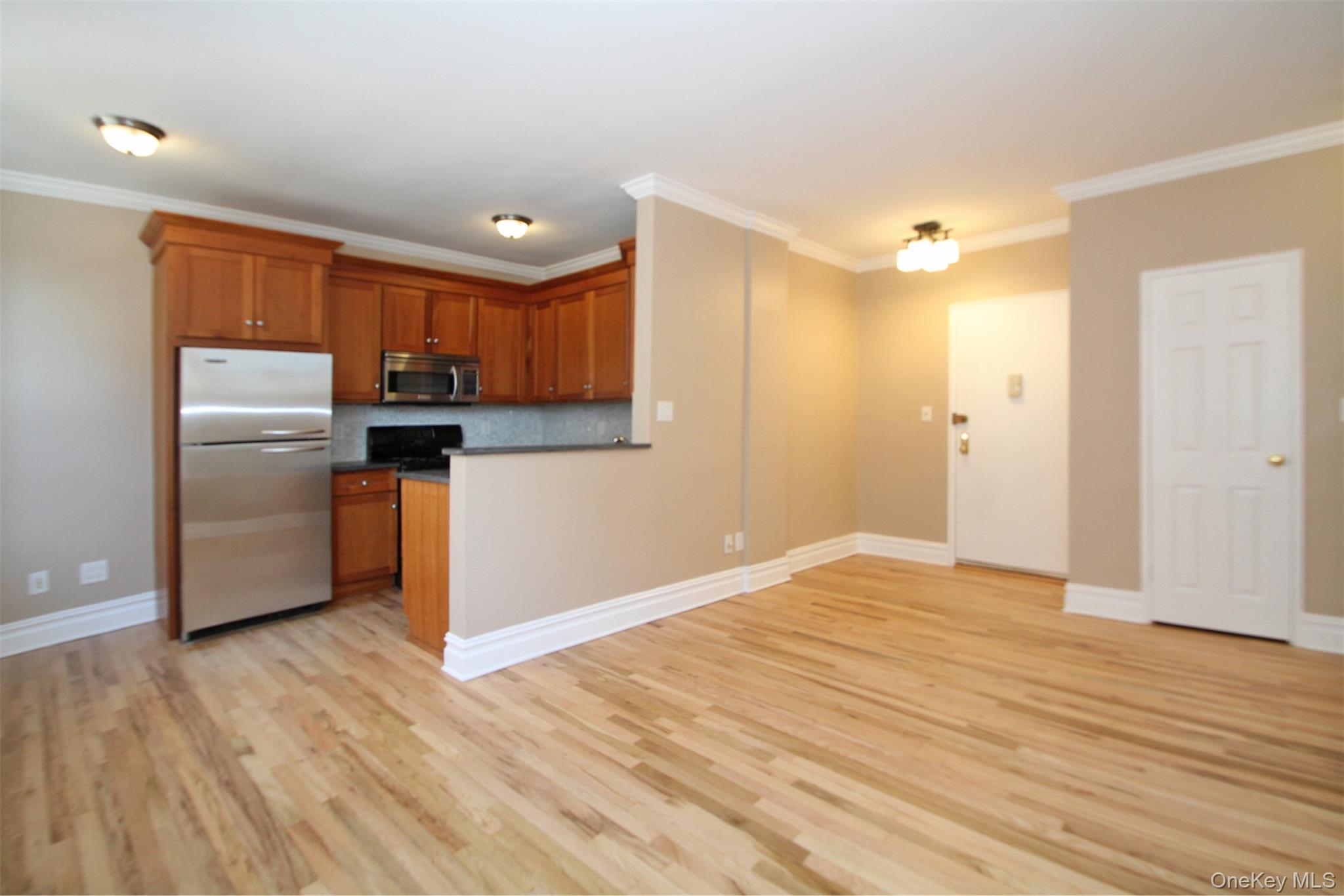 #6 photo, 111 7th Street, Garden City , NY 11530