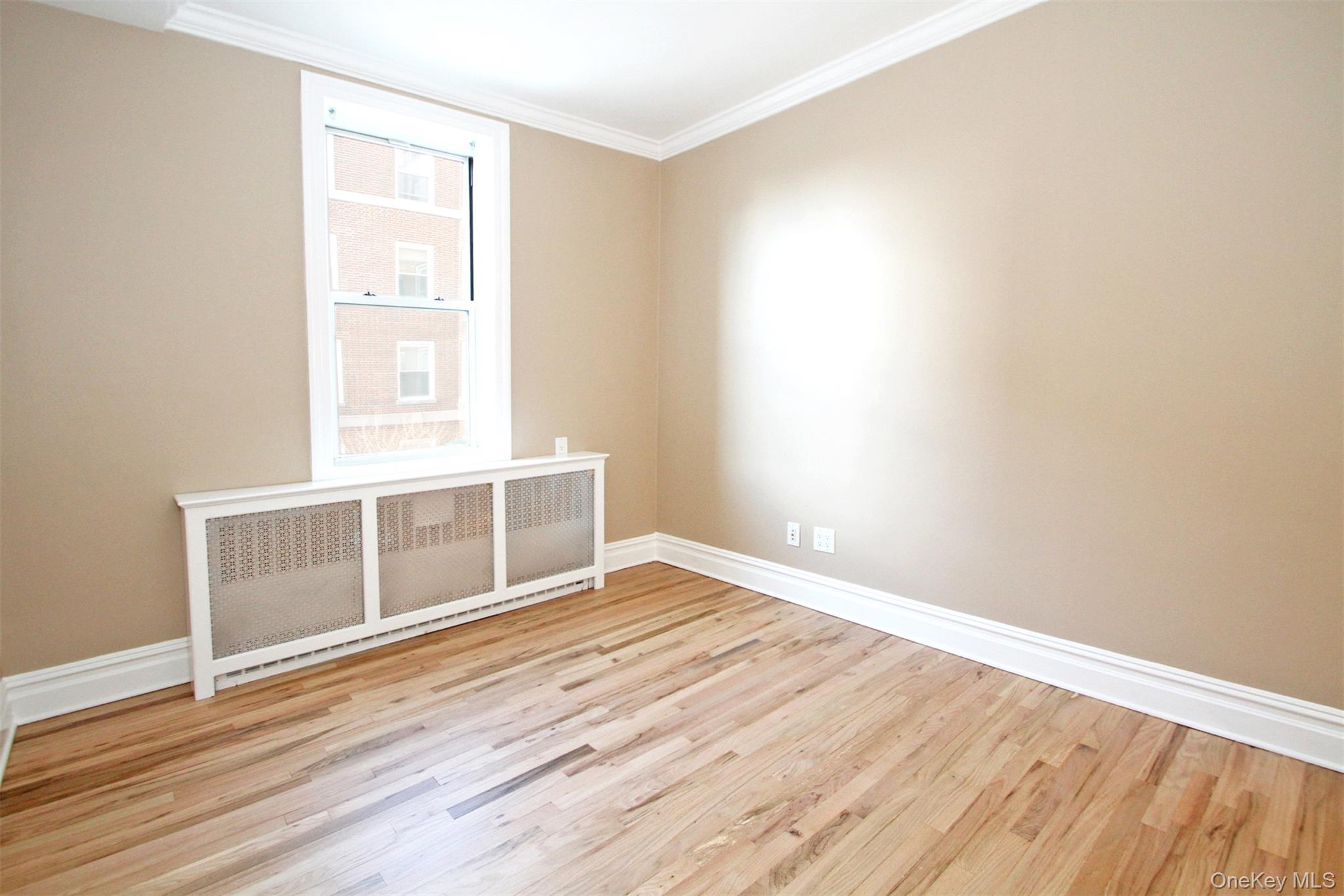 #9 photo, 111 7th Street, Garden City , NY 11530