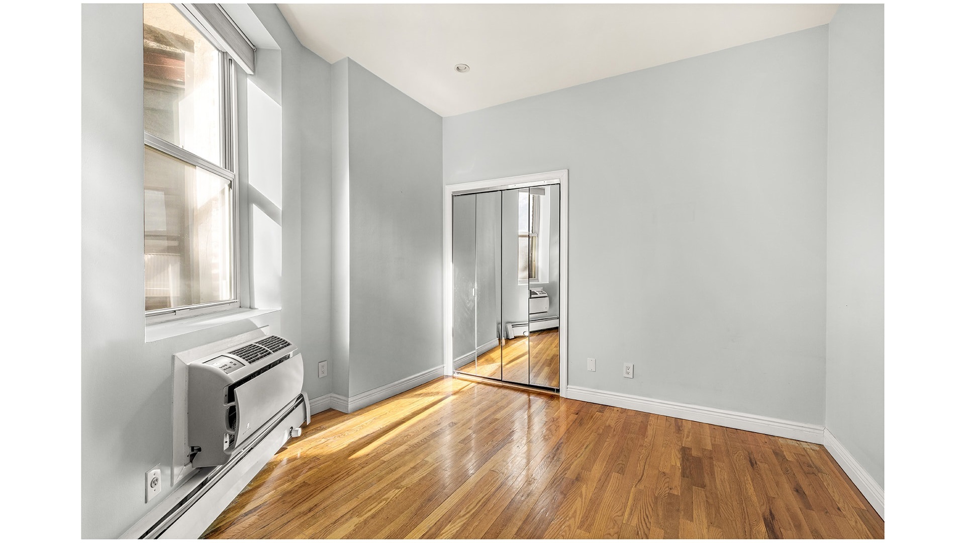 #13 photo, 518 E 11TH Street, East Village , NY 10009