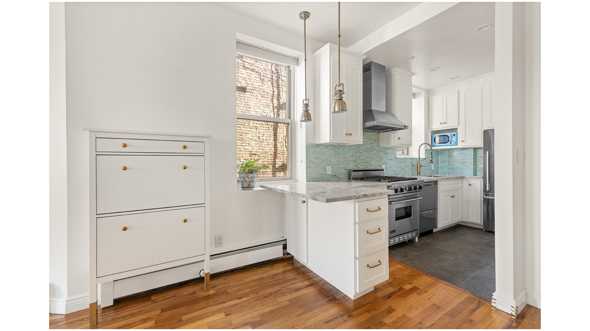 #5 photo, 518 E 11TH Street, East Village , NY 10009