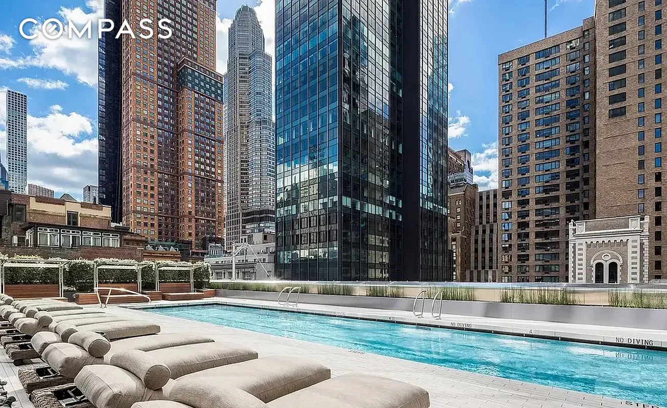 #13 photo, 217 W 57th Street, Midtown , NY 10019