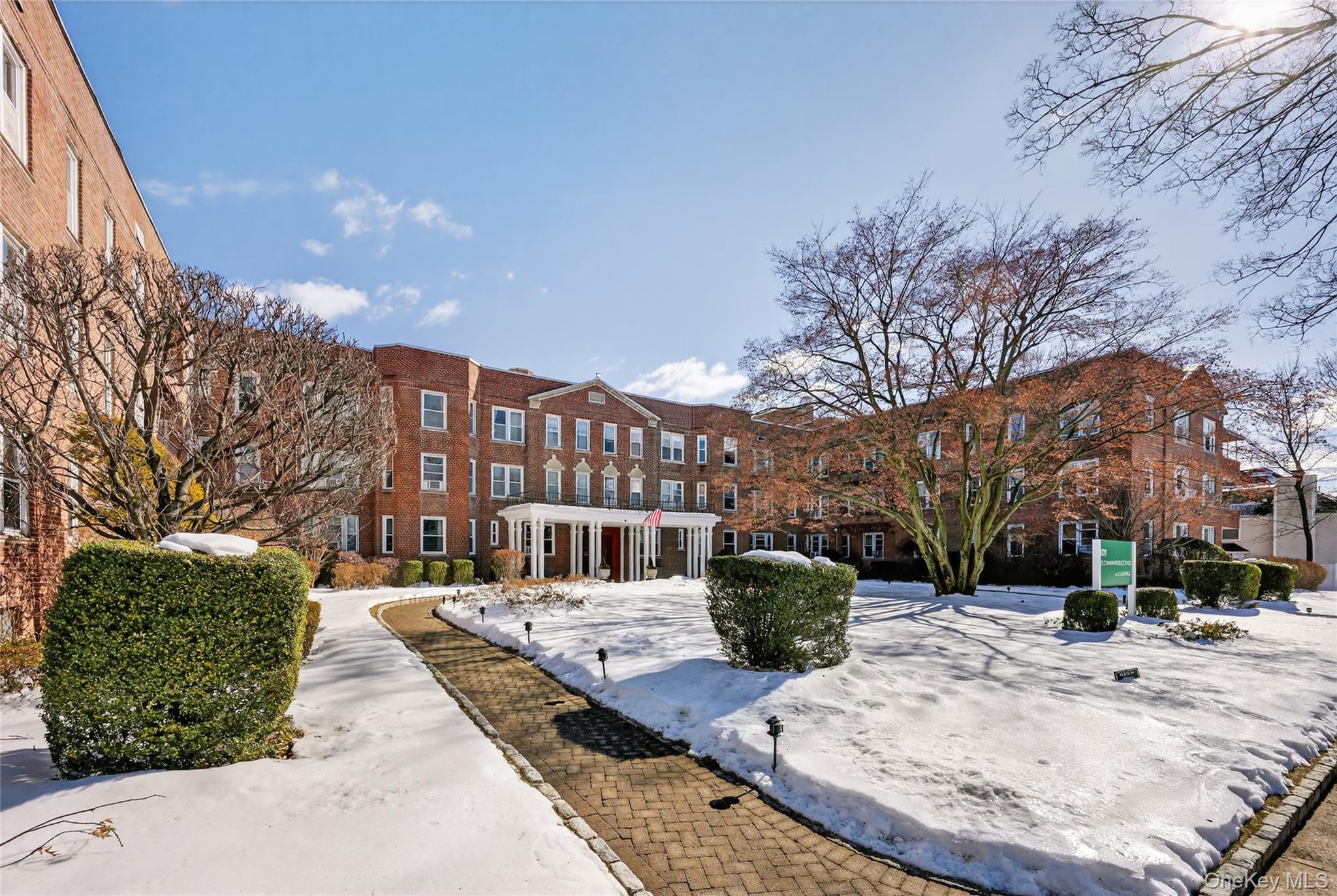 #1 photo, 101 Old Mamaroneck Road, White Plains , NY 10605