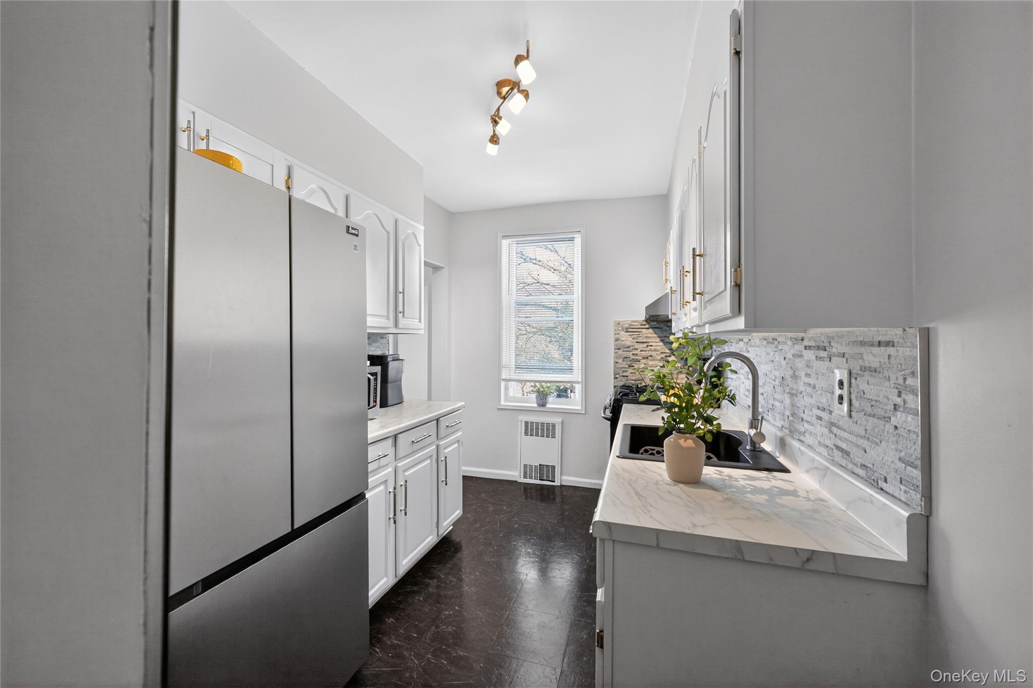 #13 photo, 101 Old Mamaroneck Road, White Plains , NY 10605