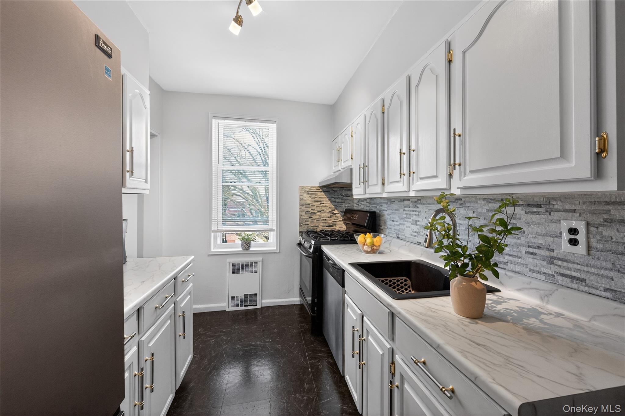 #14 photo, 101 Old Mamaroneck Road, White Plains , NY 10605