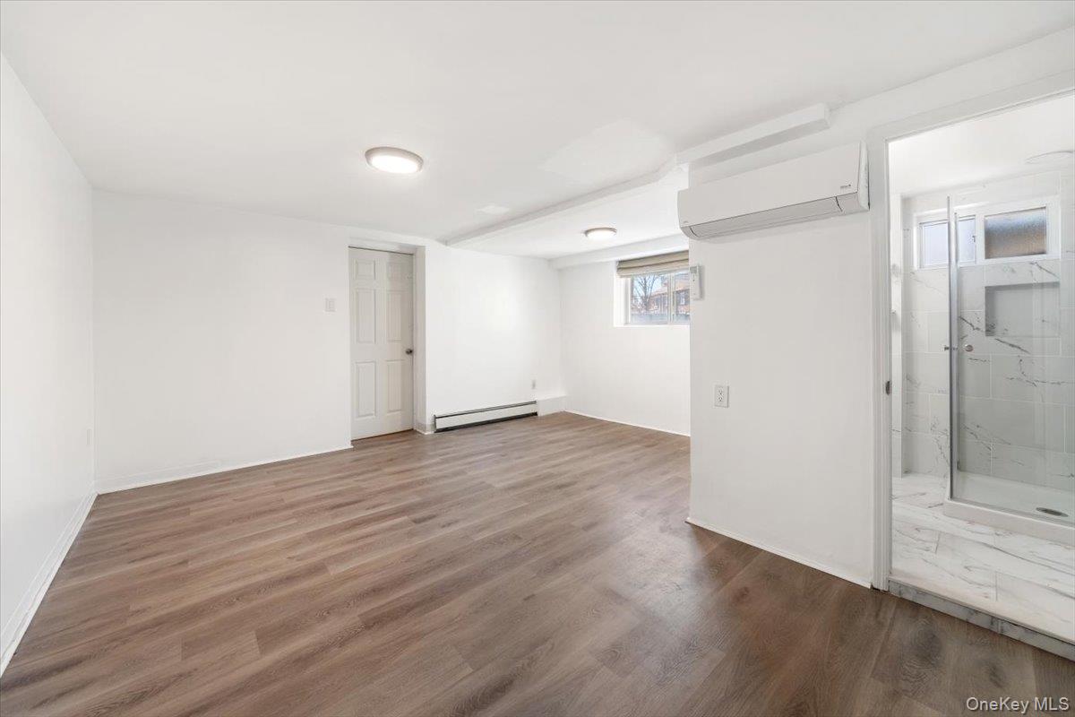 #16 photo, 2019 Colden Avenue, 布朗士 Bronx , NY 10462