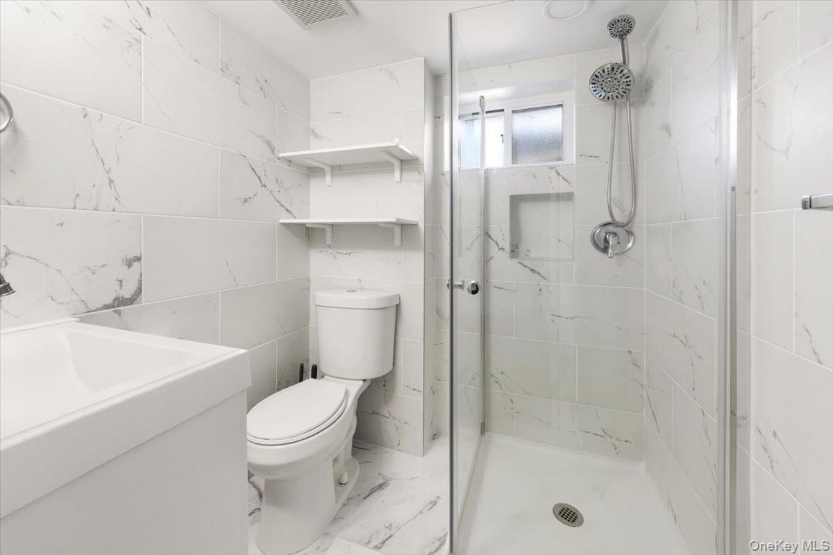 #17 photo, 2019 Colden Avenue, 布朗士 Bronx , NY 10462