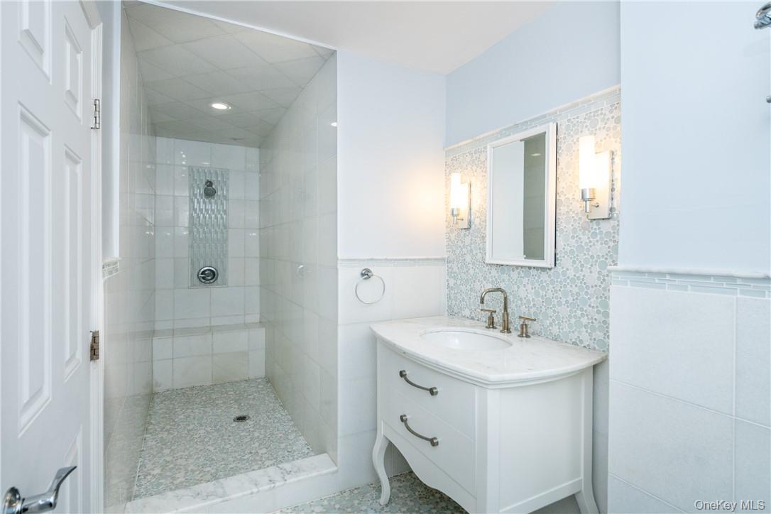 #15 photo, 14 Dimsdale Drive, Scarsdale , NY 10583