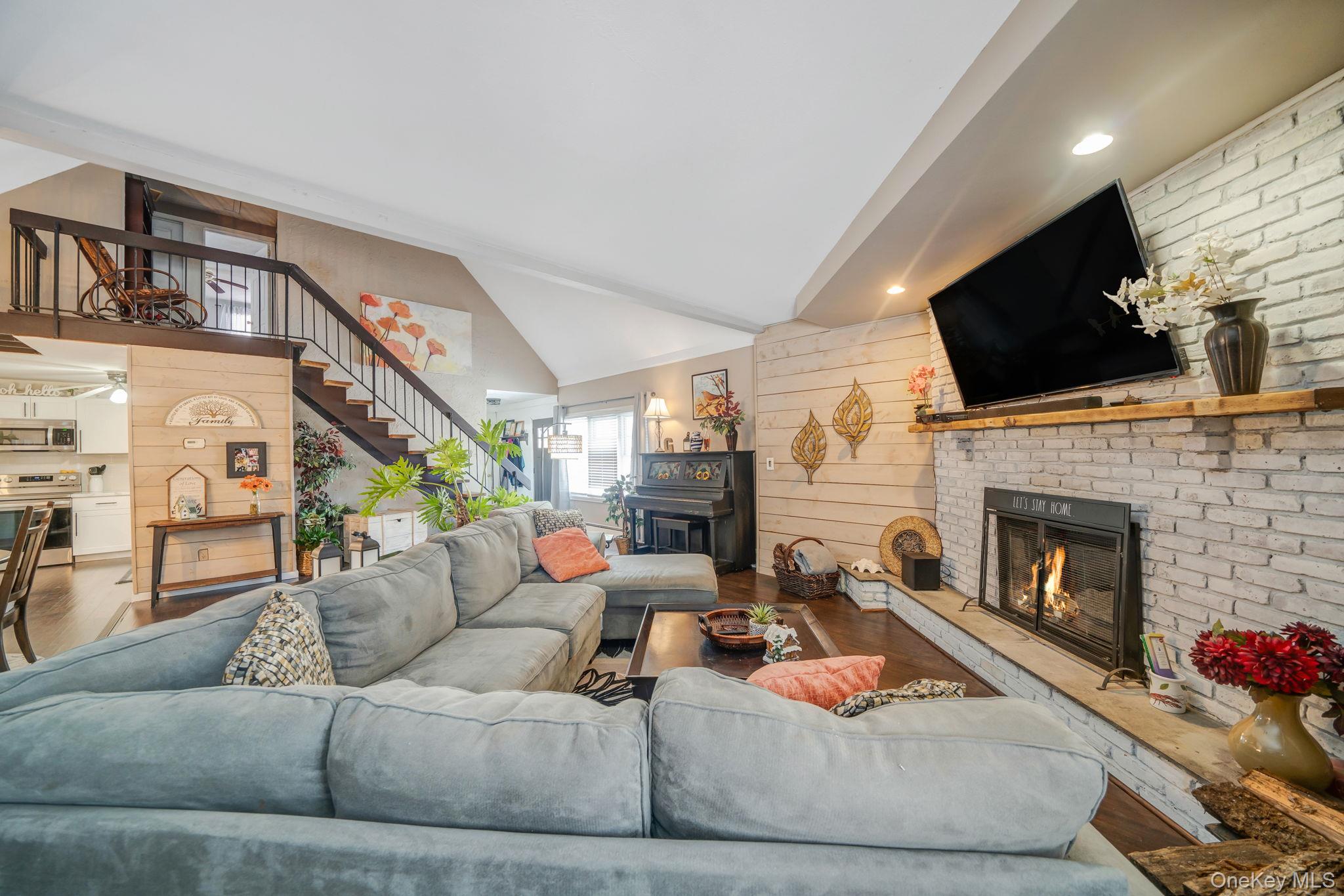 #4 photo, 6 Howe Court, Coram , NY 11727