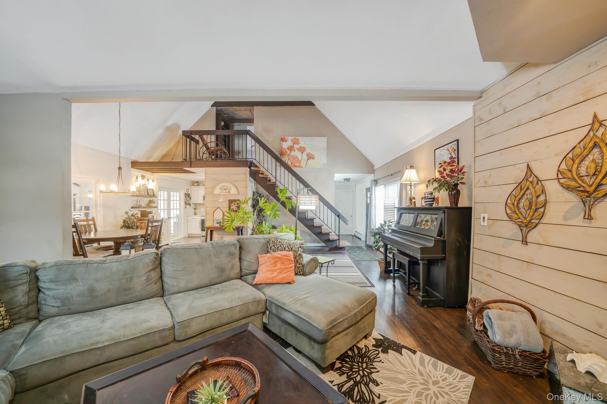 #5 photo, 6 Howe Court, Coram , NY 11727