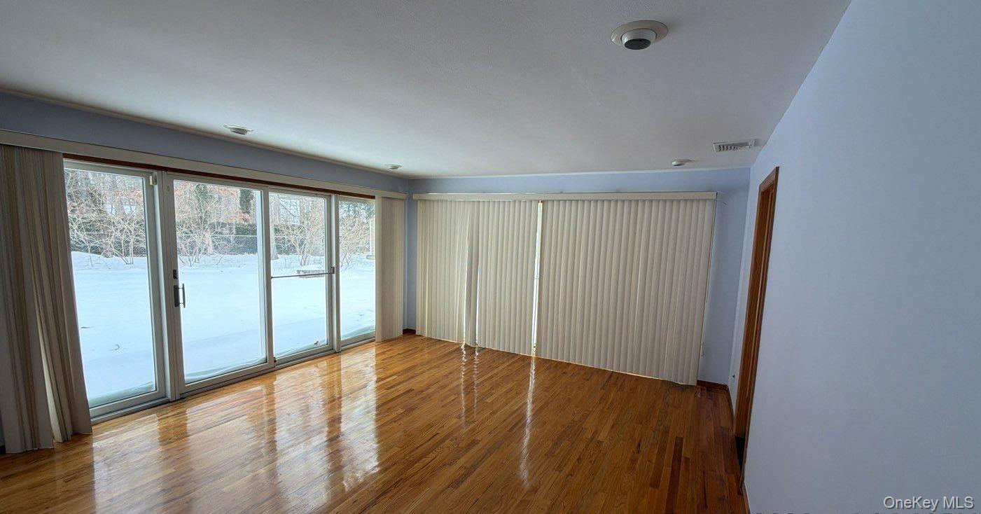 #7 photo, 1 Domino Way, Mount Sinai , NY 11766