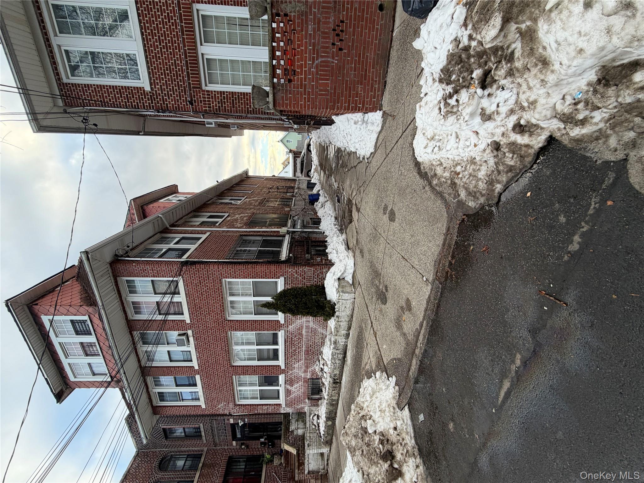 #1 photo, 738 E 219th Street, 布朗士 Bronx , NY 10467