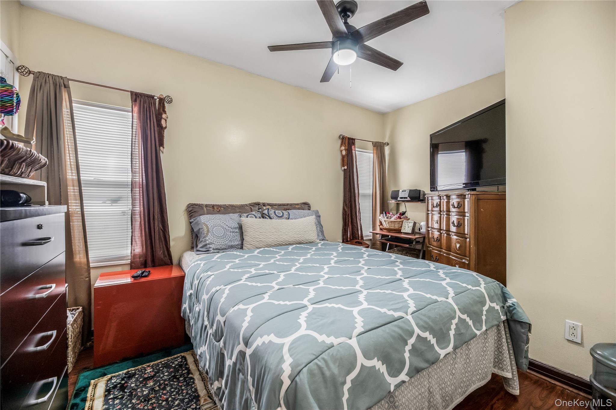 #10 photo, 2415 St Raymonds Avenue, 布朗士 Bronx , NY 10461