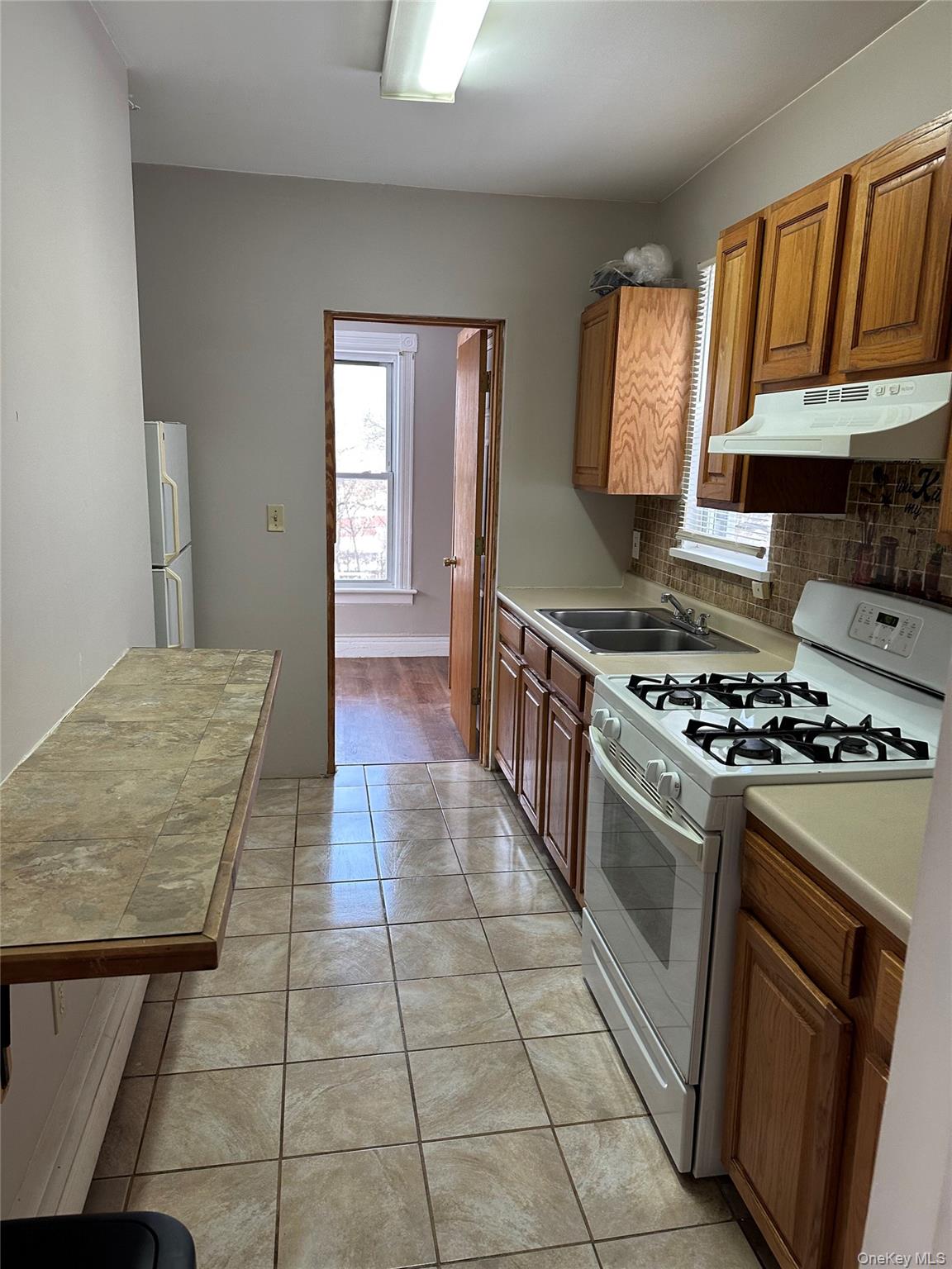 #3 photo, 180 N Clinton Street, Poughkeepsie , NY 12601