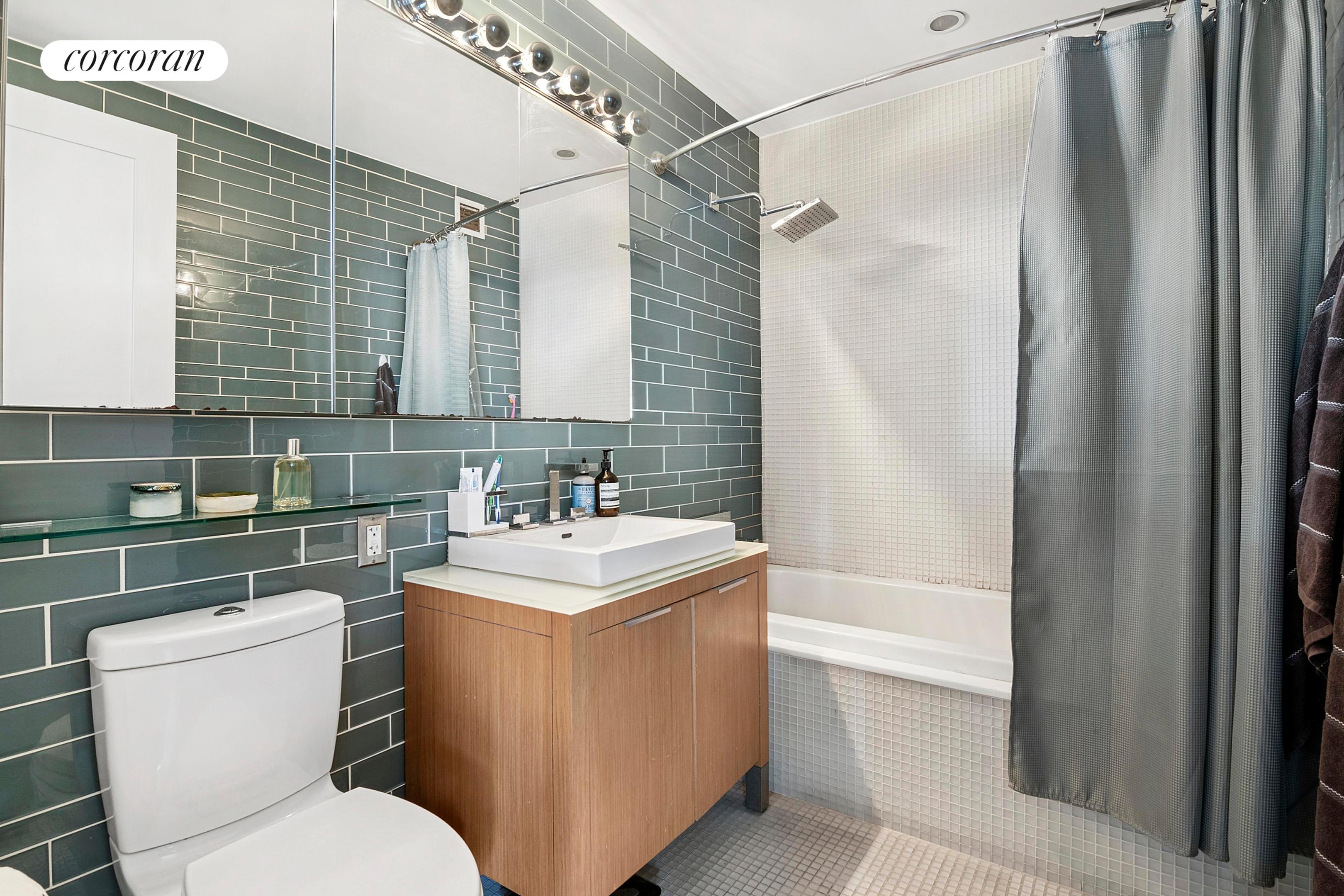 #8 photo, 34 N 7TH Street, Williamsburg , NY 11249