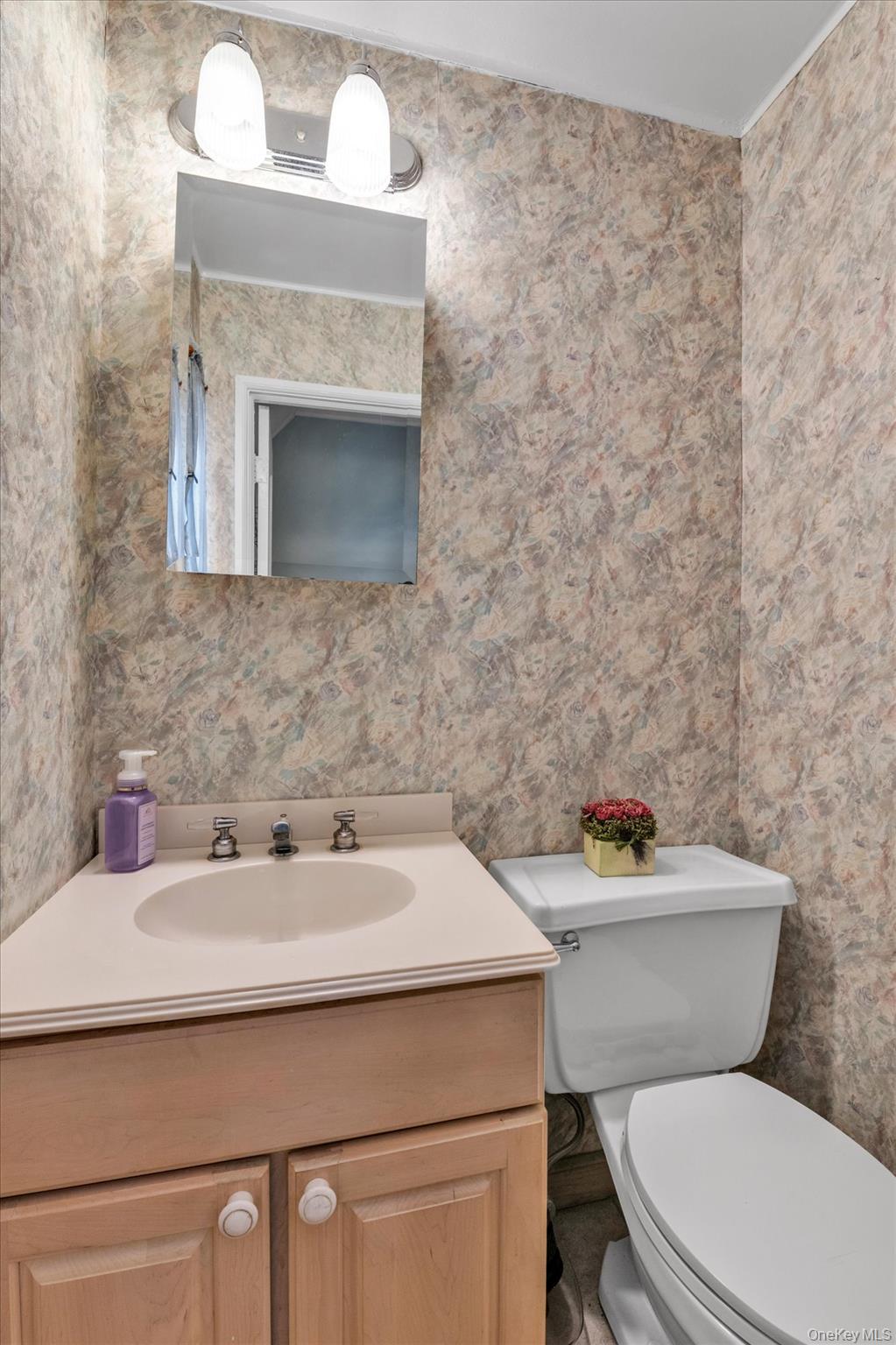 #16 photo, 39 Hillturn Lane, Roslyn Heights , NY 11577