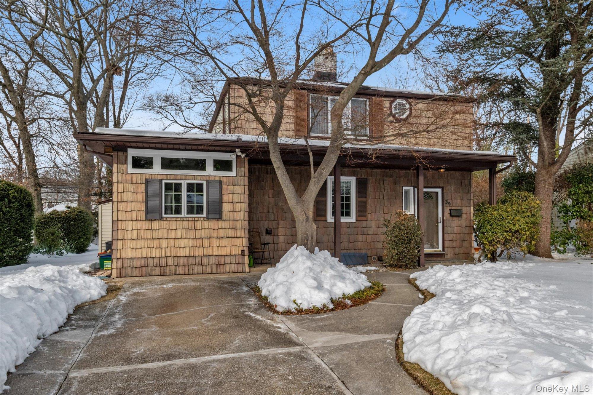 #2 photo, 39 Hillturn Lane, Roslyn Heights , NY 11577