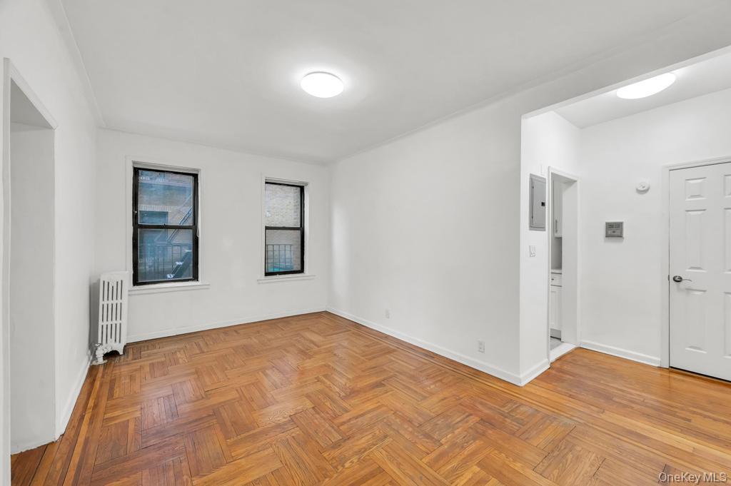 #3 photo, 3716 83rd Street, Куинс ‖ Jackson Heights , NY 11372