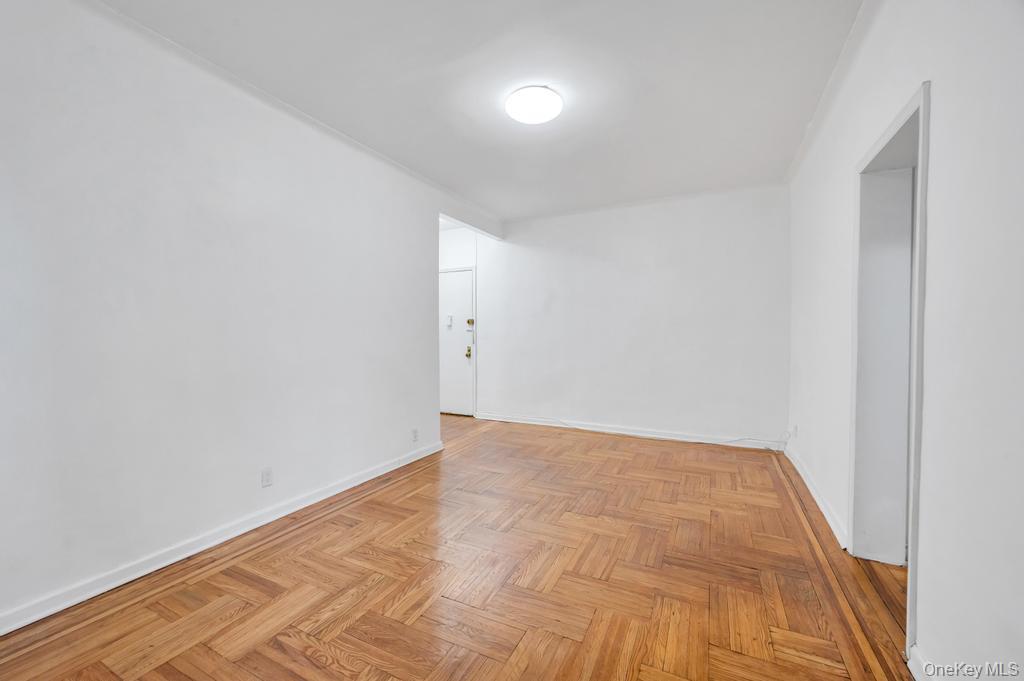 #9 photo, 3716 83rd Street, Куинс ‖ Jackson Heights , NY 11372