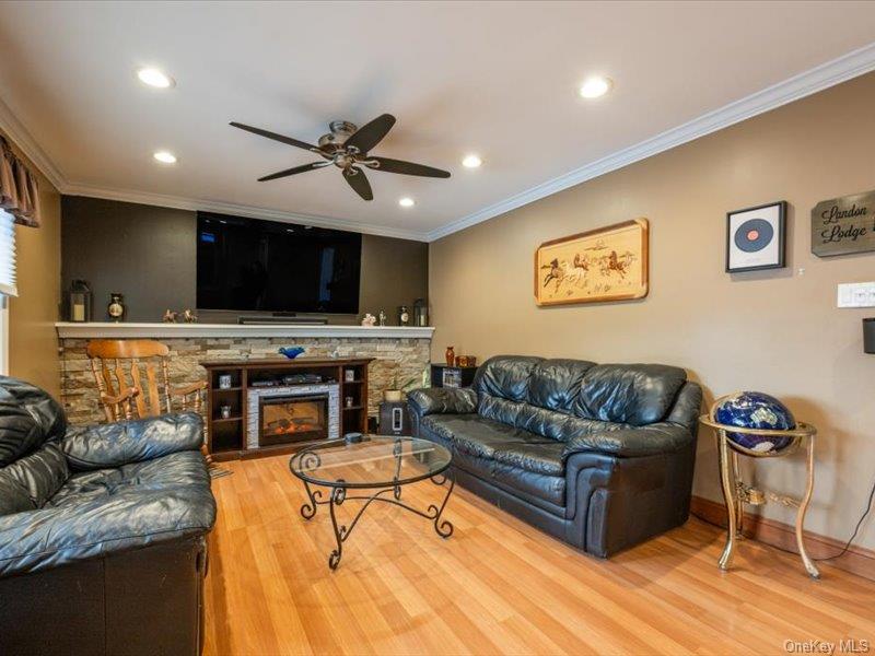 #6 photo, 8 Shelley Court, Middle Island , NY 11953