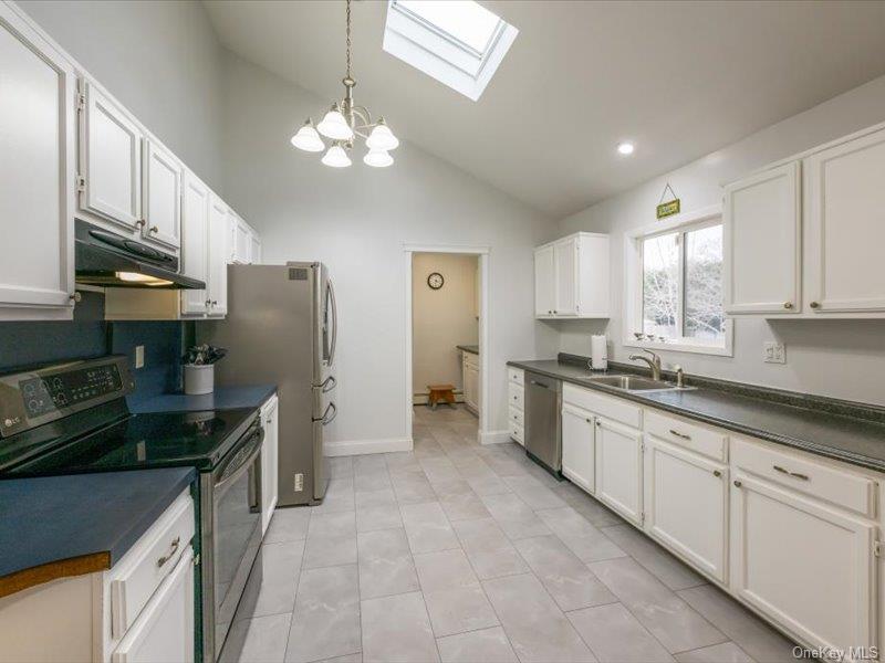 #9 photo, 8 Shelley Court, Middle Island , NY 11953