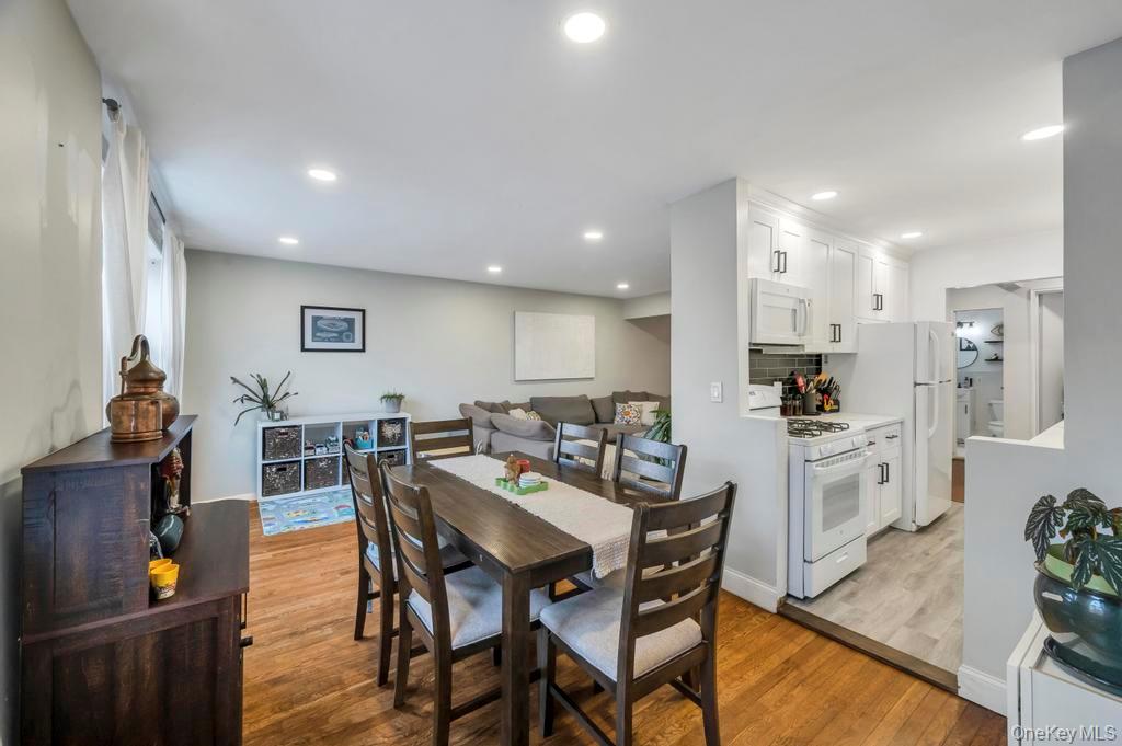 #11 photo, 2 Birchwood Court, Mineola , NY 11501