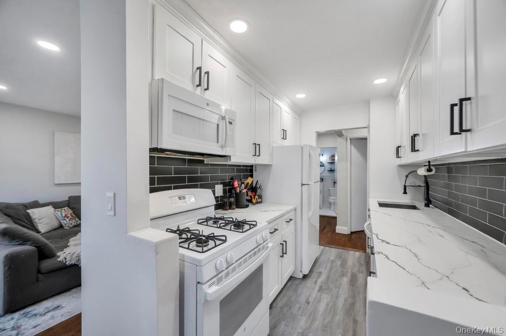 #16 photo, 2 Birchwood Court, Mineola , NY 11501