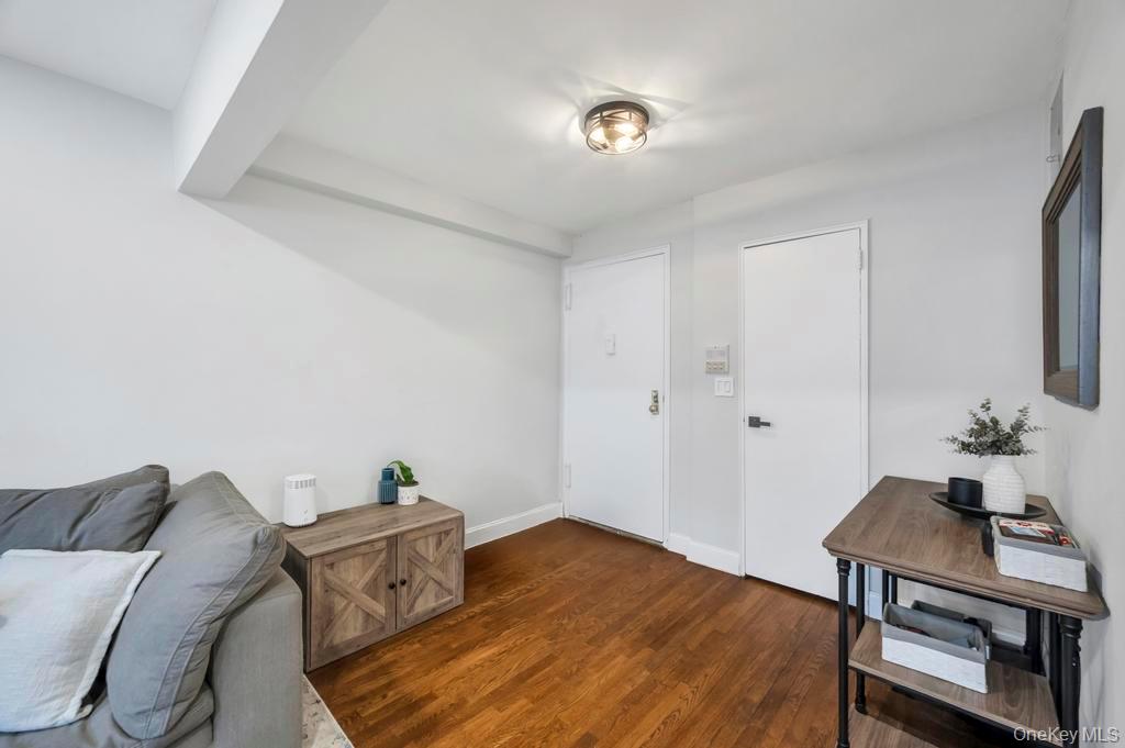 #19 photo, 2 Birchwood Court, Mineola , NY 11501