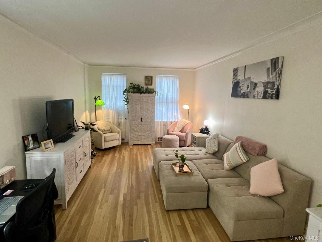 #1 photo, 6863 108th Street, Куинс ‖ Forest Hills , NY 11375