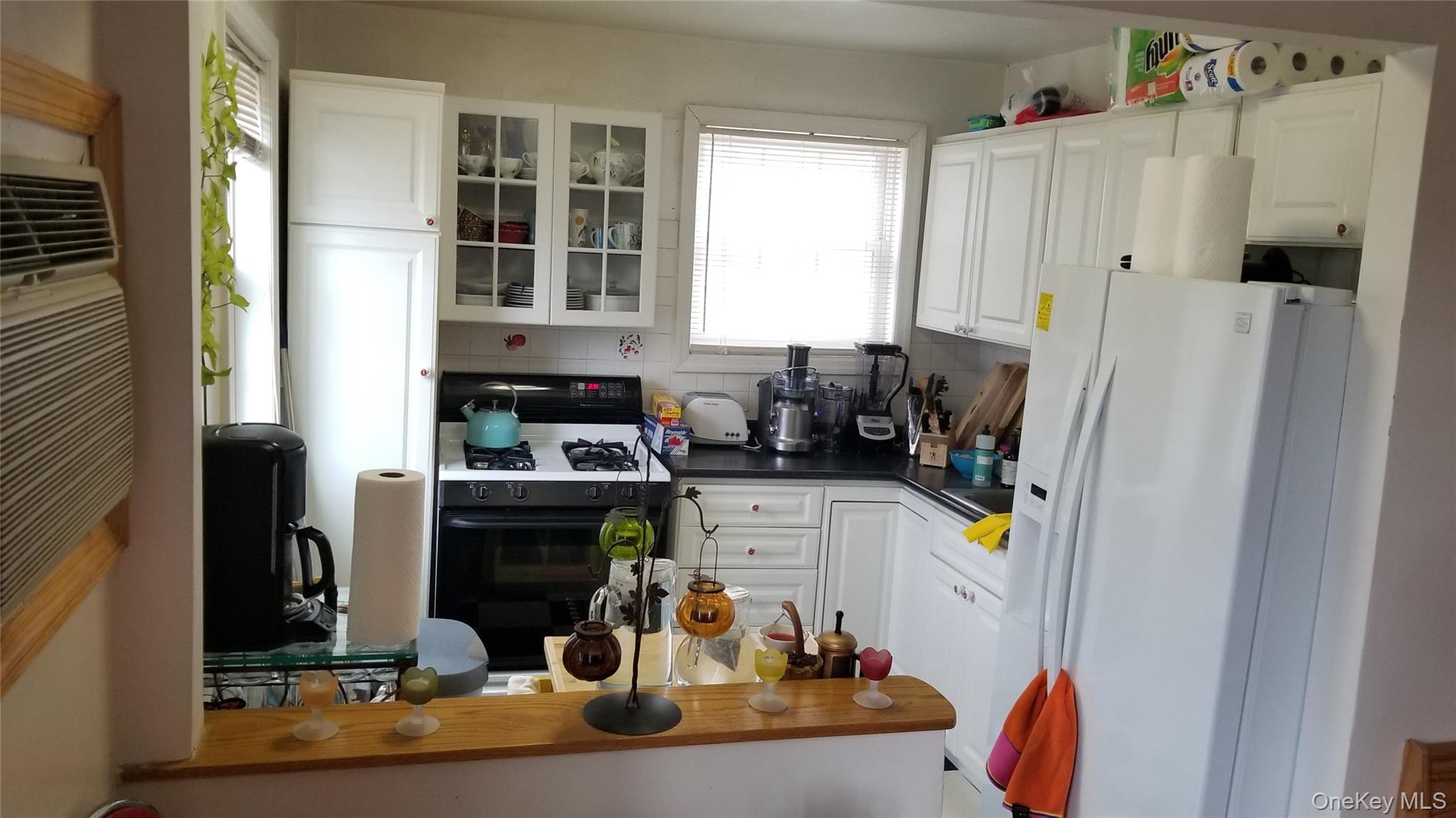 #2 photo, 223-24 65 Ave Avenue, Bayside , NY 11364