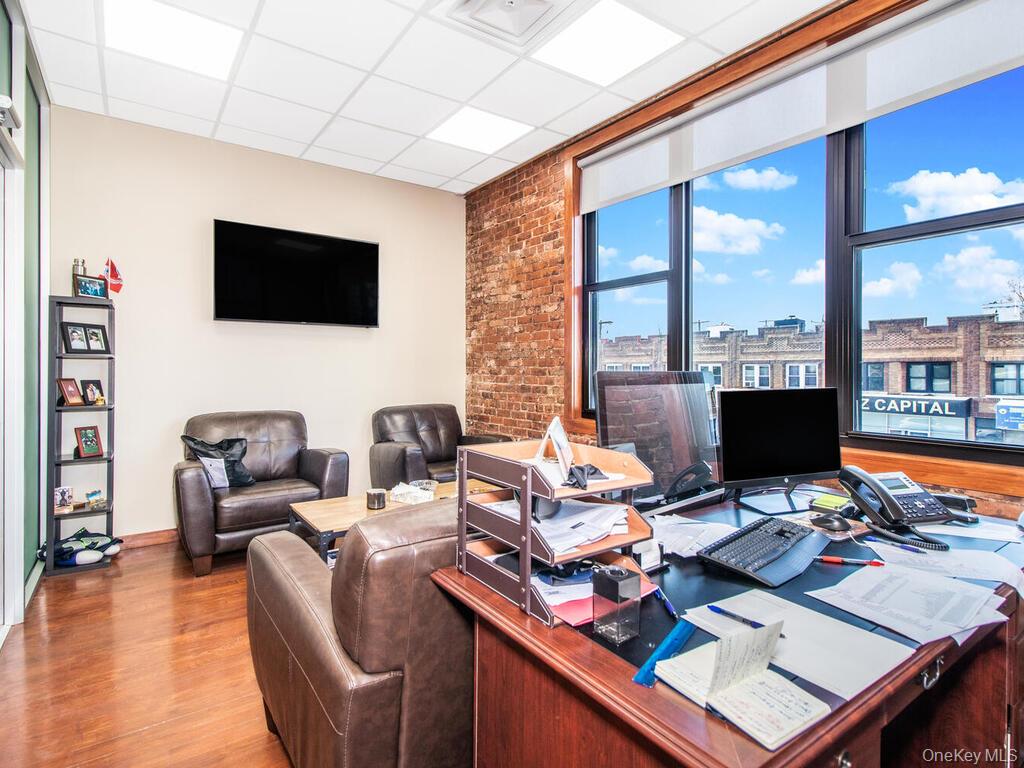 #18 photo, 205-02 Jamaica Avenue, Куинс ‖ Hollis , NY 11423