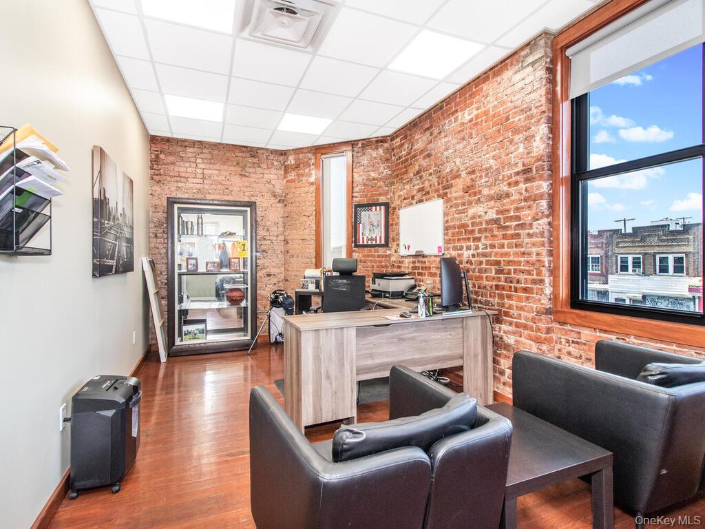 #20 photo, 205-02 Jamaica Avenue, Куинс ‖ Hollis , NY 11423