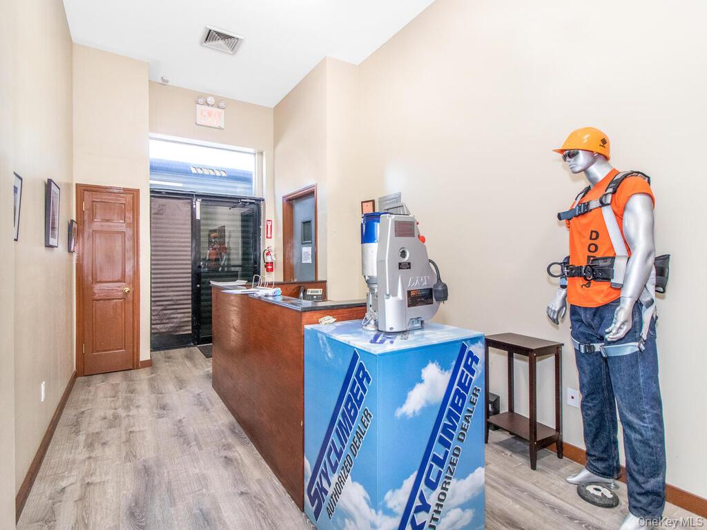 #4 photo, 205-02 Jamaica Avenue, Куинс ‖ Hollis , NY 11423