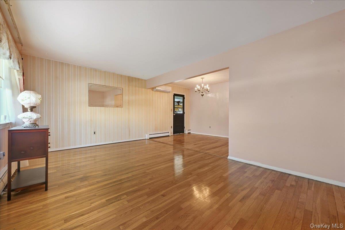 #4 photo, 26 Terrace Avenue, מחוז נסאו Floral Park , NY 11001