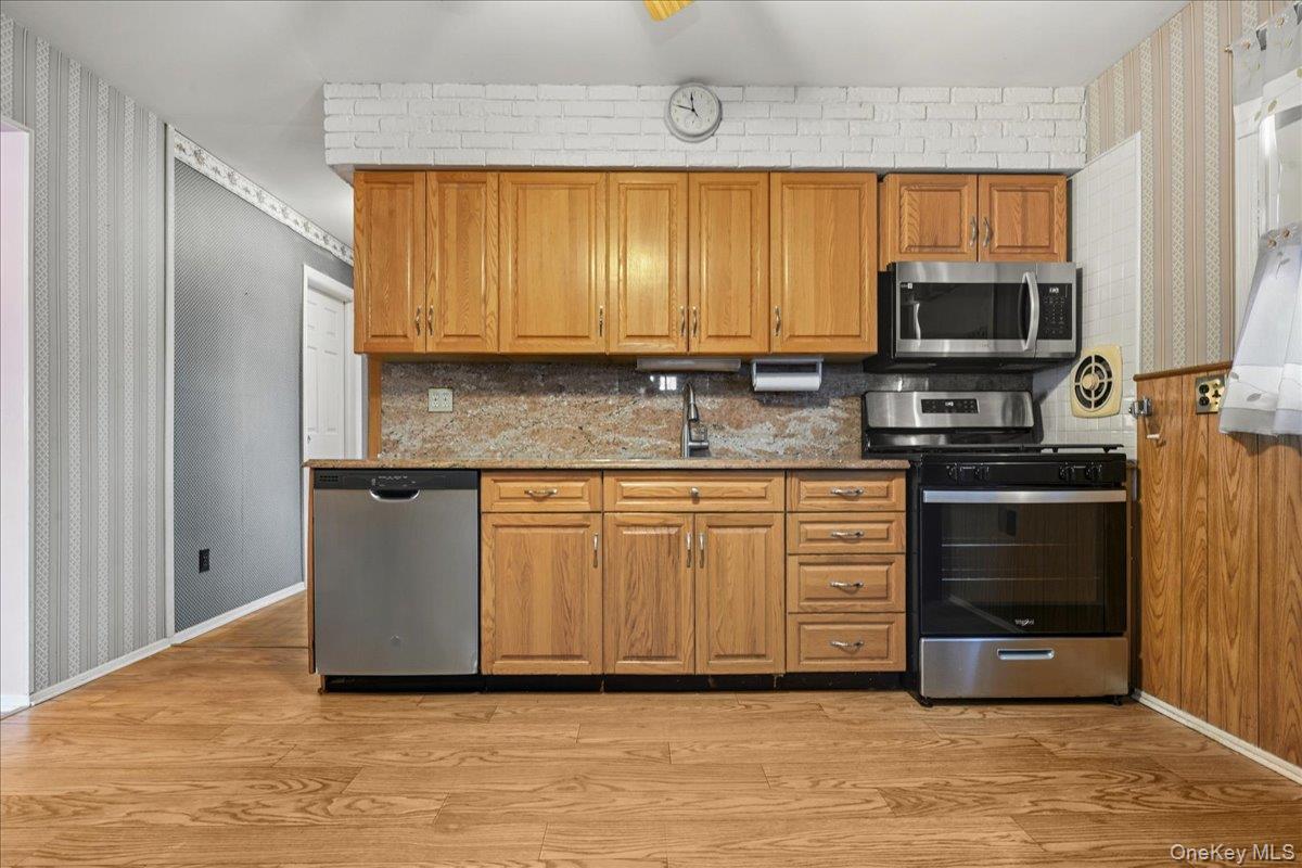 #9 photo, 26 Terrace Avenue, מחוז נסאו Floral Park , NY 11001