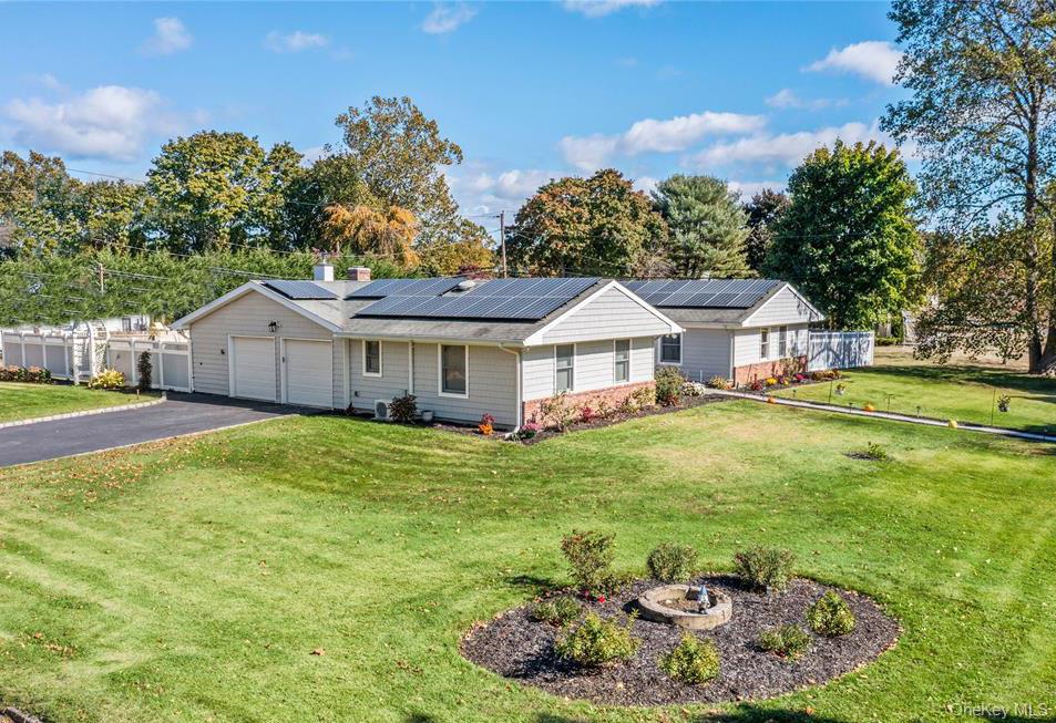 #3 photo, 11 Onyx N Dr, Stony Brook , NY 11790