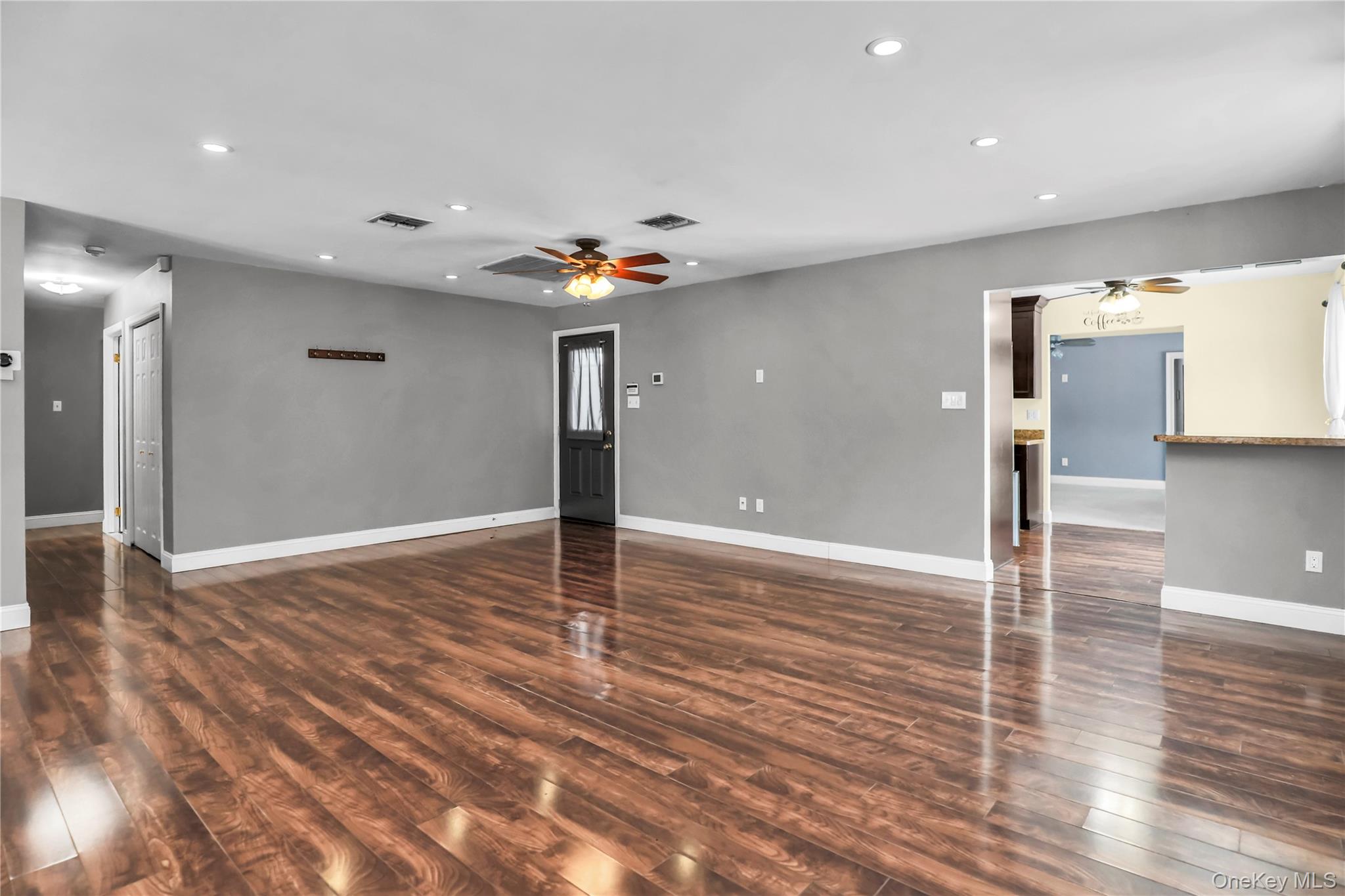 #5 photo, 11 Onyx N Dr, Stony Brook , NY 11790