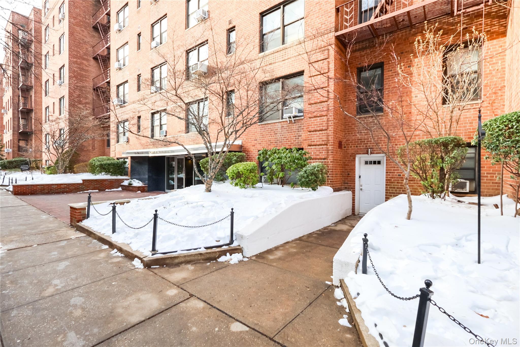 #1 photo, 11045 71st Road, 皇后区 森林小丘 Forest Hills , NY 11375