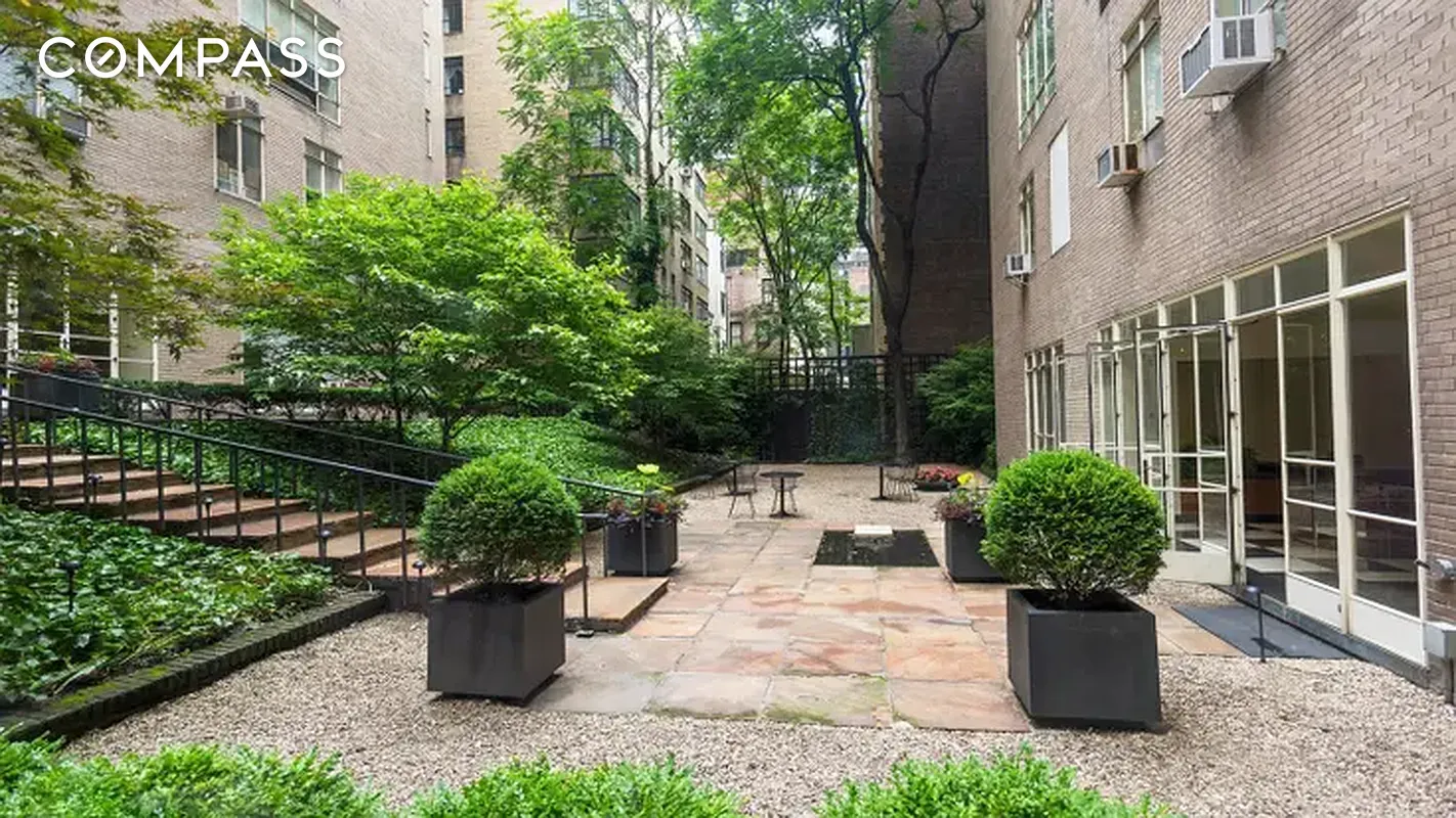 #10 photo, 24 W 55th Street, Midtown , NY 10019