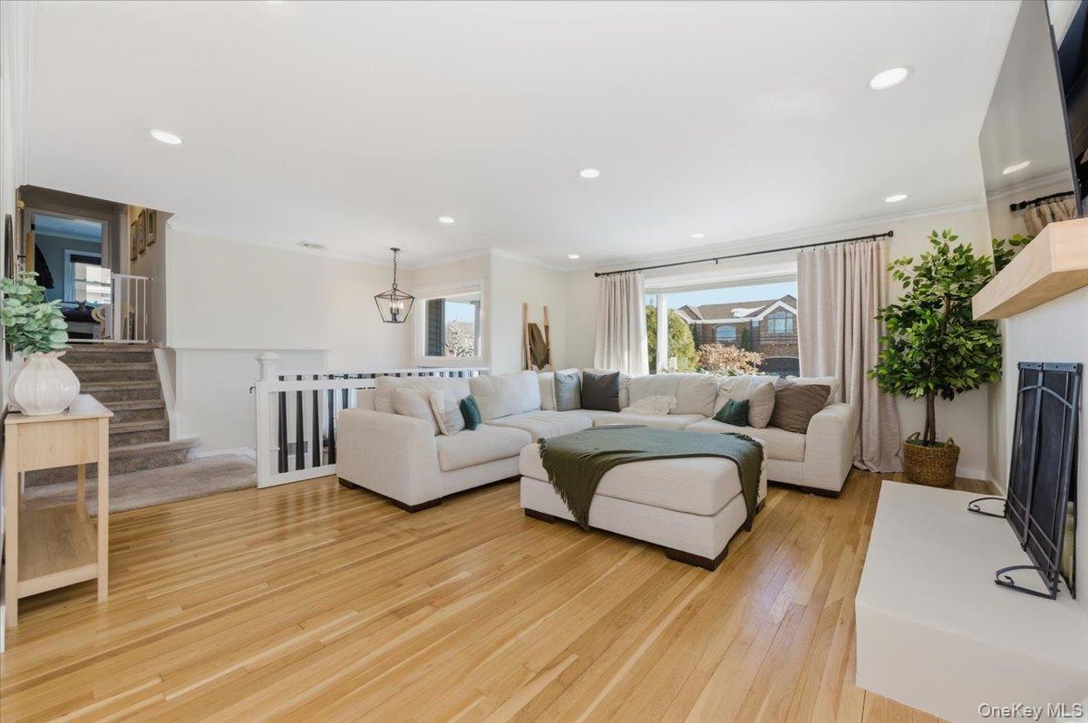 #3 photo, 285 E Shore Drive, Massapequa , NY 11758