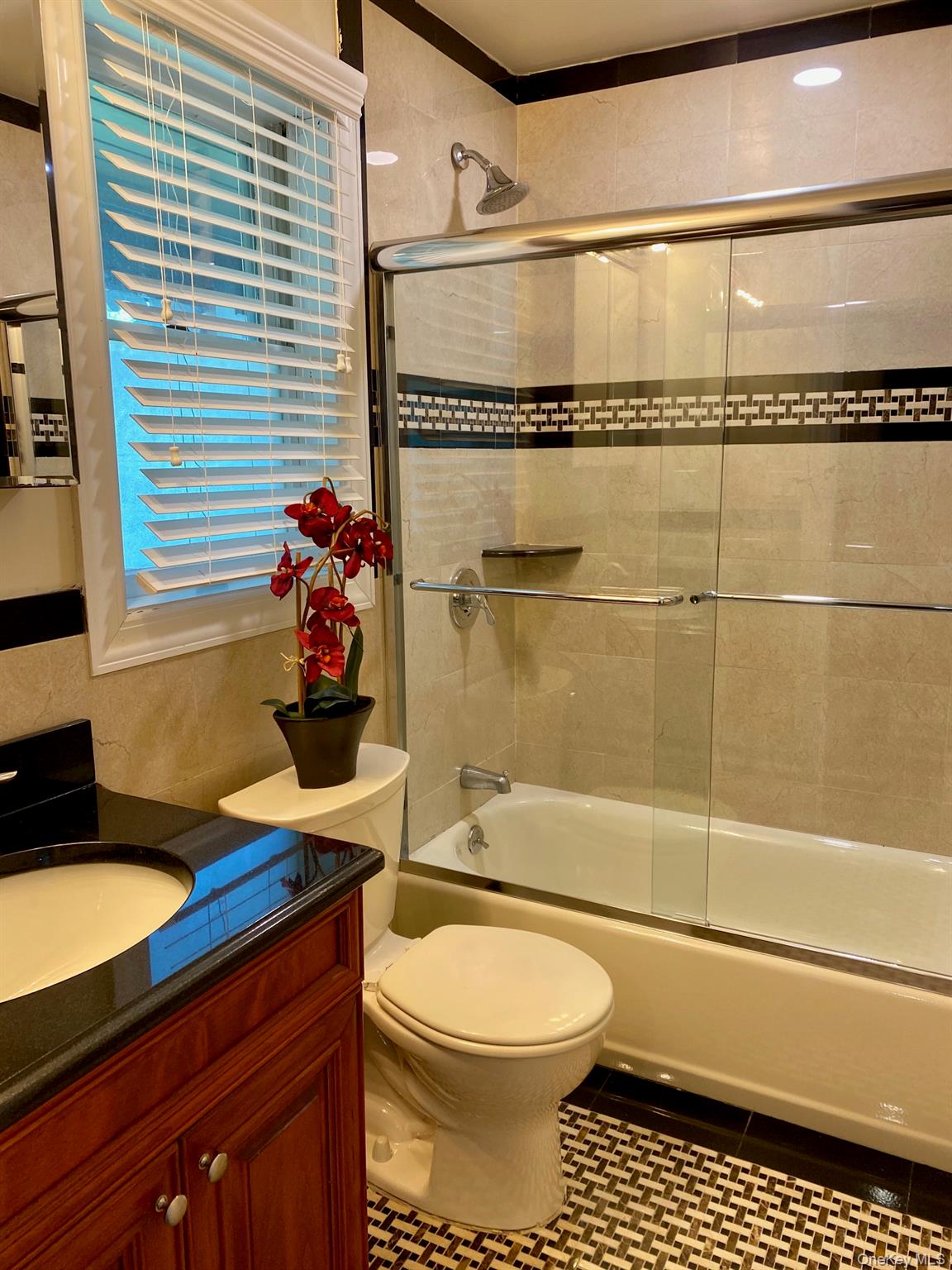 #3 photo, 82 Park Avenue, Amityville , NY 11701