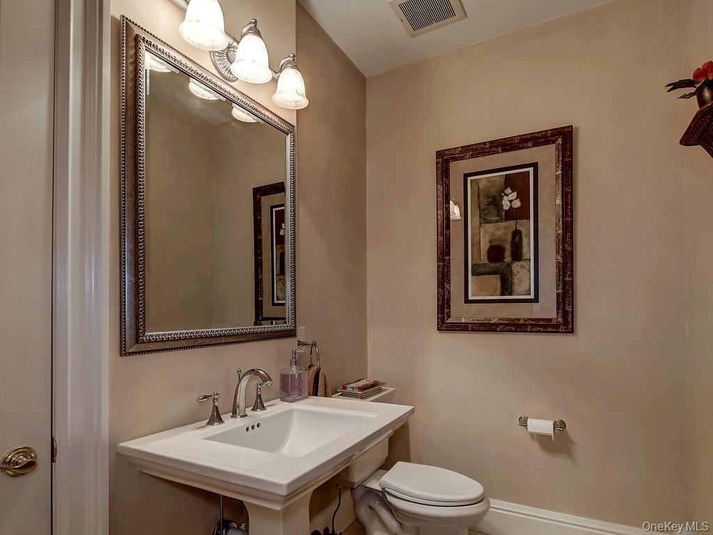 #20 photo, 17 Constitution Court, Tuxedo Park , NY 10987